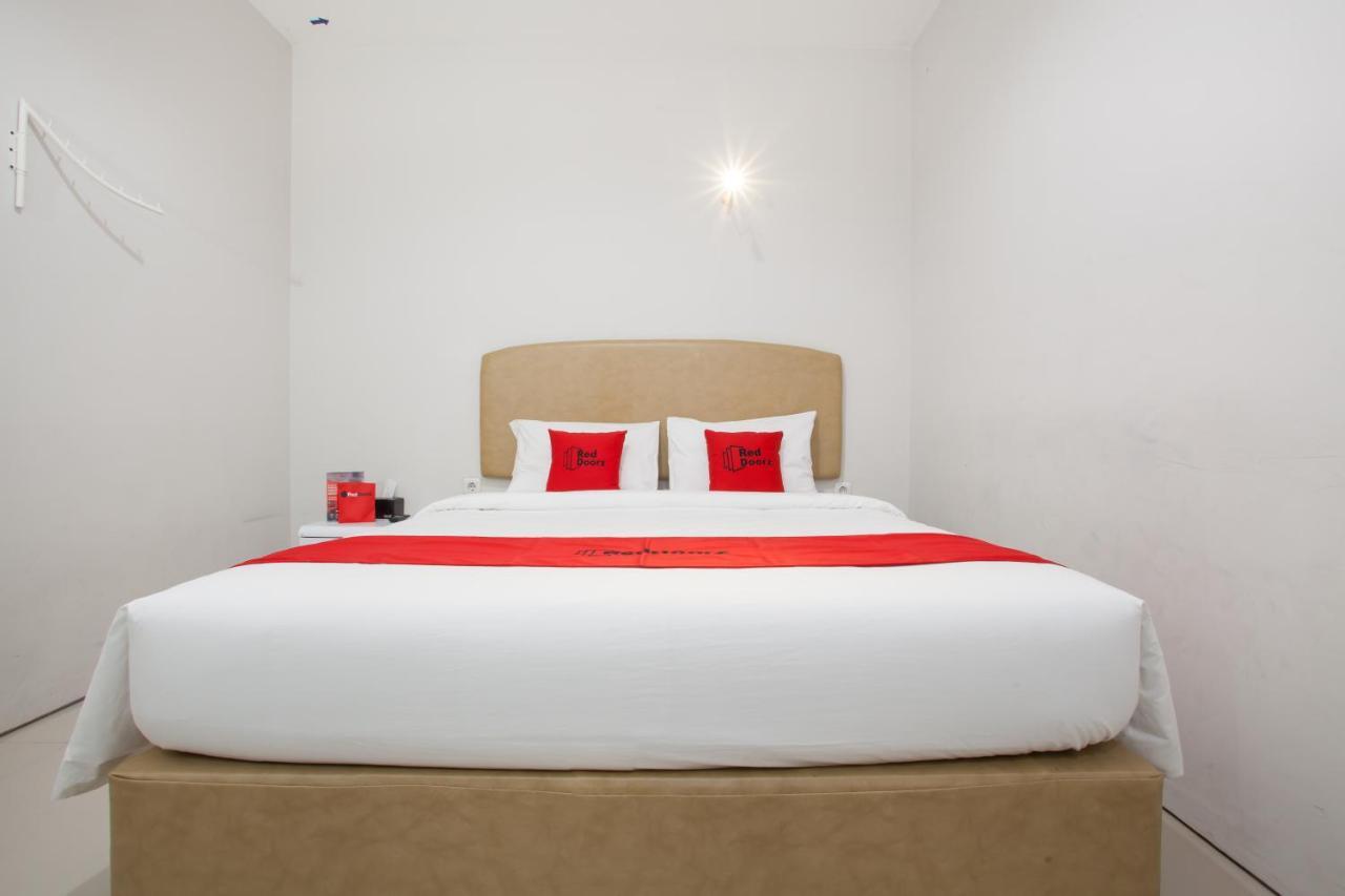 เรดดอร์ซ เนียร์ ปาซาร์ ตูรี สเตชั่น Hotel Kapasari ภายนอก รูปภาพ